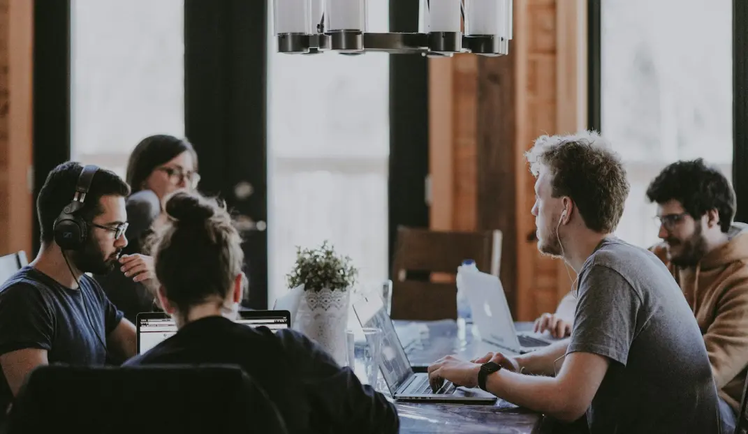 幅広い経験に基づく知見